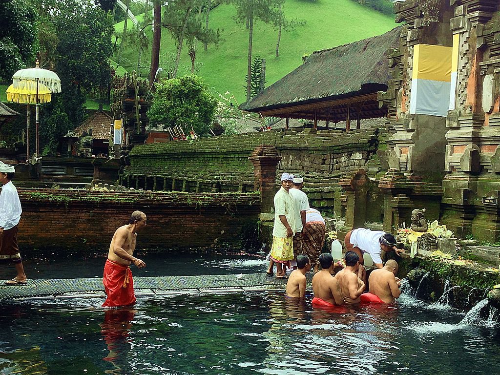 1024px-Pura_Tirta_Empul_Ubud_Bali_Indonesia.jpg