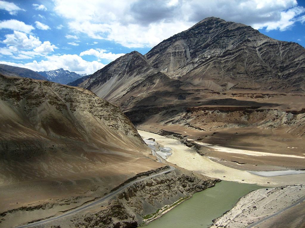 1024px-Zanskar_and_Indus_river_confluence_in_Ladakh.jpg