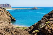 Paisaje_en_Punta_Pitt_isla_de_San_Cristóbal_islas_Galápagos_Ecuador_2015-07-24_DD_75-1.jpg